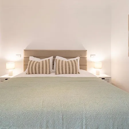 Daire Frontline Marina Living 3-bed Waterfront Retreat Sotogrande