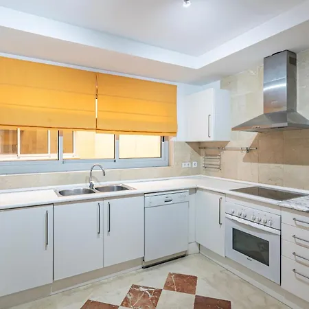 Daire Frontline Marina Living 3-bed Waterfront Retreat *